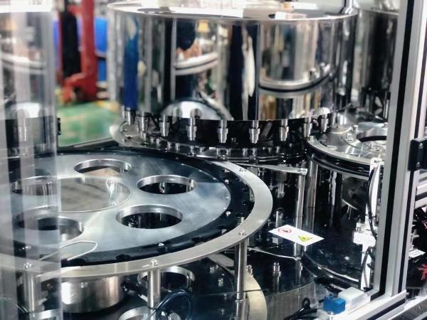 Mechanical automated assembly machine with high capacity and stable equipment
