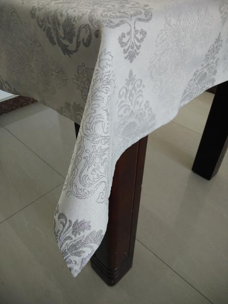 Cheap Hot selling products-100% Polyester Jacquard table cloth with gold thread design for sale