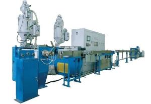 Plastic extruders for extruding PVC, PE or XLPE insulating layer onto wires and cables