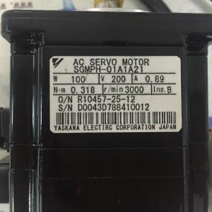 SGM-02UW14E Yaskawa 17bit Absolute encoder SERVO MOTOR 100W 0.89A New in box