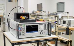 China Fluke 5550A And 5540A Multi-Product Calibrators With 17.8 Centimeter Color Touch Screen on sale