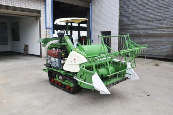 Cheap Self Propelled Farm Combine Harvester Light Weight Track Combine Harvester for sale