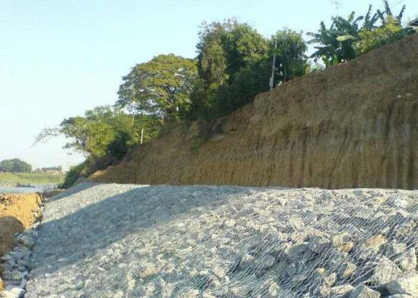 Cheap Hexagonal Weaved Welded Mesh Gabions / Steel Wire Rock Mattress Structures for sale