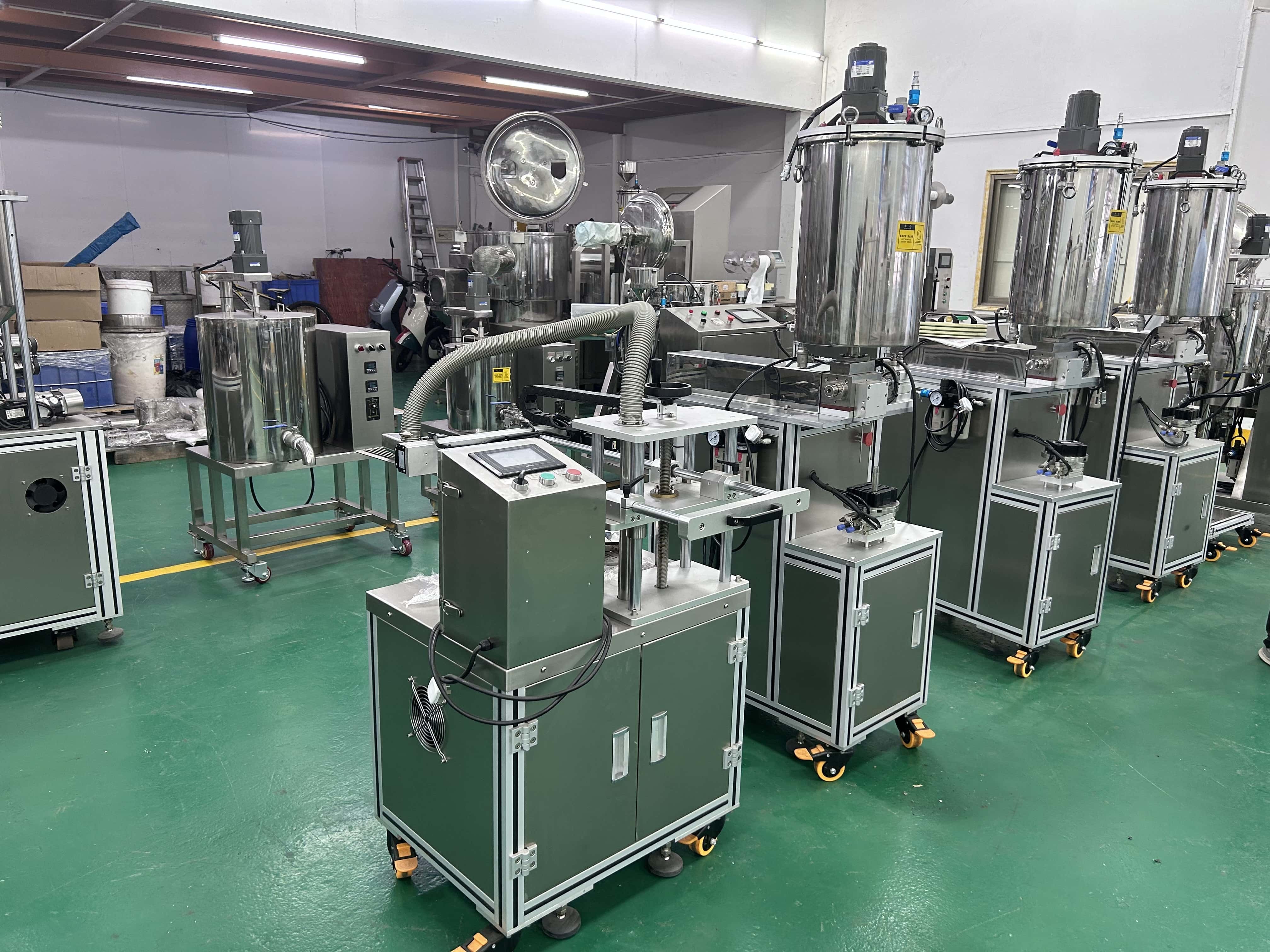 Full automatic capping machine with cap feeder