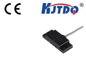 IP67 Angular Column Capacitive Inductance Proximity Sensor Square Type