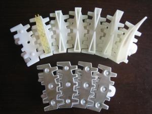 Cleated modular flexible conveyor chains for flexible conveyor system
