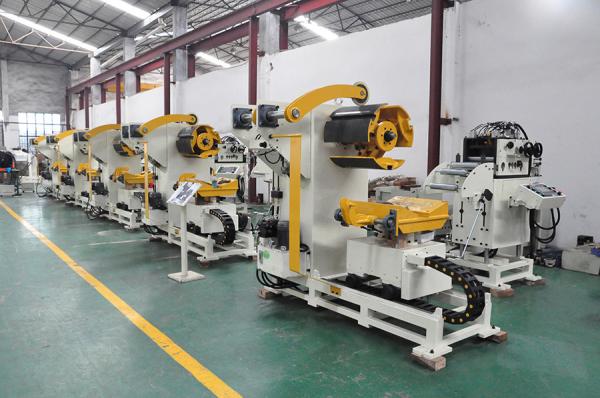 High Speed Pneumatic Electronic Straightener Feeder Precision Leveling Equipment