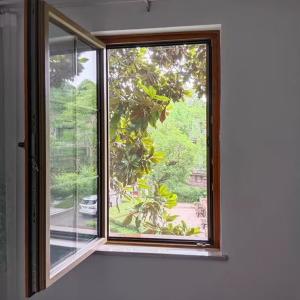 Best DIY Aluminum Frame Roller Retractable Screen Window Durable And Adjustable wholesale