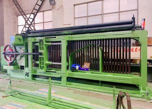 Cheap Low Noise Hexagonal Netting Machine With 2.6mm Hot Galvanized Wire For Hillside for sale