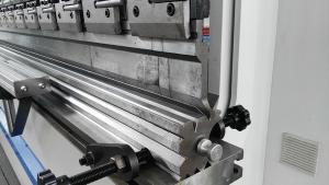 Best High Strength 30 Degree sharp Punching 125T Press Brake Tool 42CrMo Material Forging wholesale