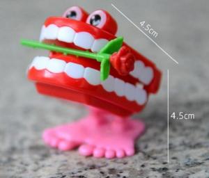 Best HOT FUNNY JUMPING TEETH CHATTERING SMILE TEETH SMALL WIND UP FEET TOY wholesale