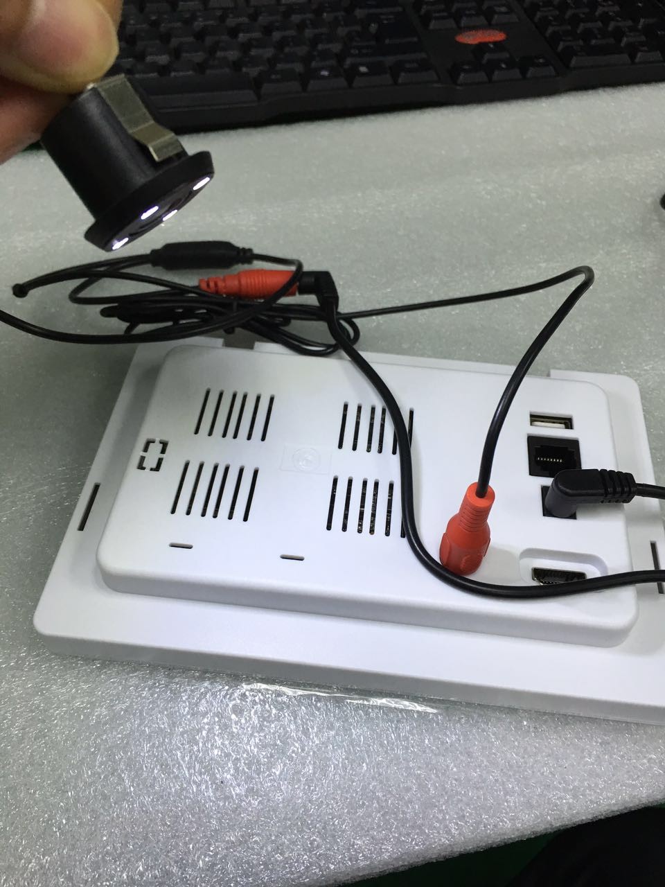 Q896 7" Touch Screen Controller With CVBS IN And POE For Home Automation