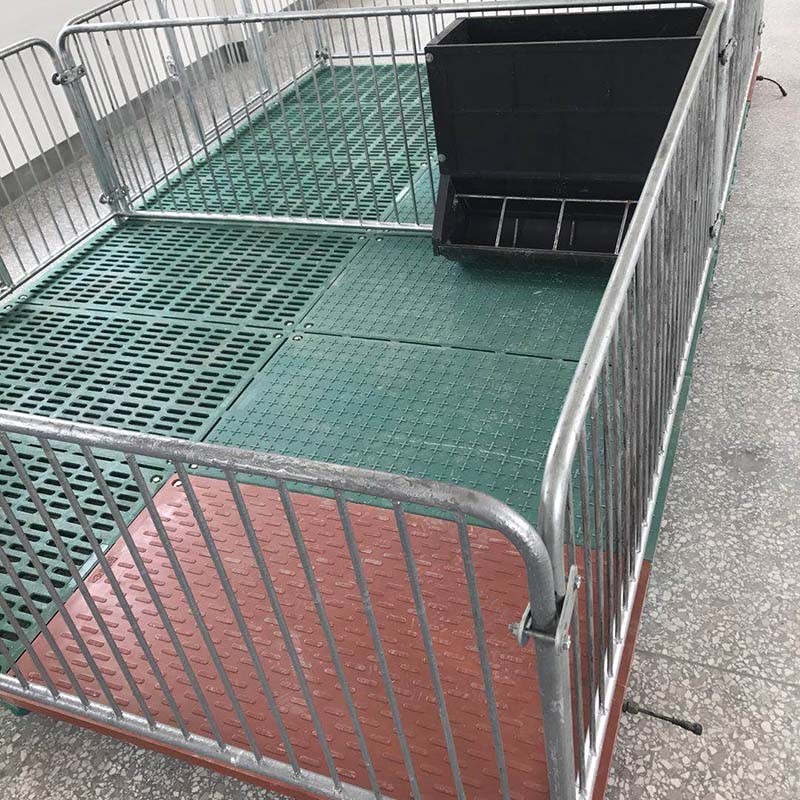 Weaned Piglet Nursery Crate 2.4*1.8*0.7m Piggery Tools And Equipments