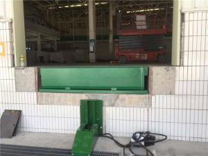 Green 6Ton Hydraulic Dock Levelers With Swing Lip For Truck Loading And Unloading
