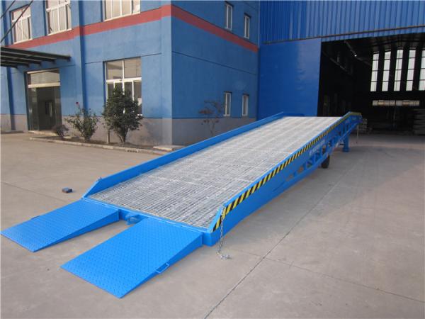 Cheap Adjustable Loading Dock Ramp Mobile Loading Ramp With Manual Hydraulic Pump for sale