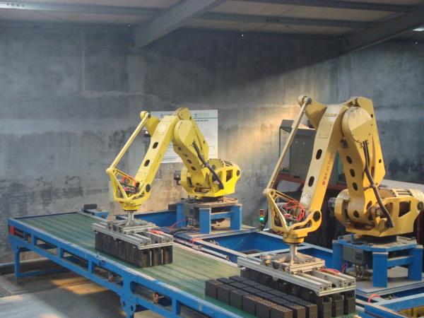 Cheap Robot Setting System Automatic Brick Making Machine 0.8Mpa Pressure for sale