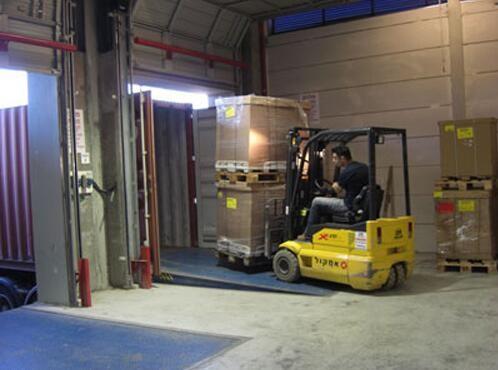 Cheap 380V Loading Truck Dock Leveler , Loading Dock Equipment  Large Capacity for sale