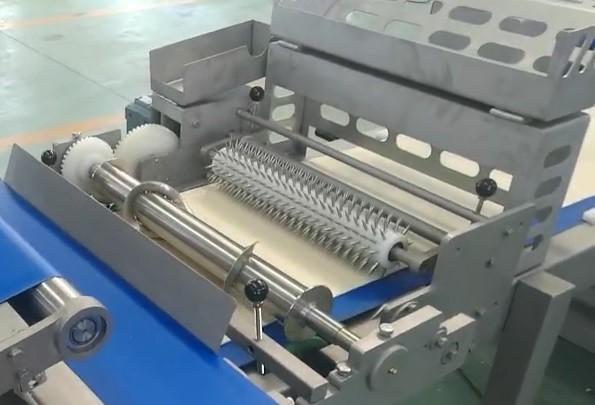 Cheap Auto Dough Scrap Removing Pizza Line Pizza Automatic Machine With 5000 Pizza / Hr Capacity for sale