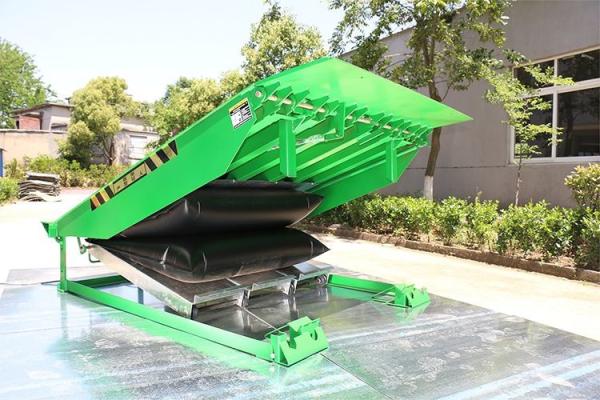 Cheap 35000LBS Capacity Warehouse Loading And Unloading Area Dock Leveler for sale