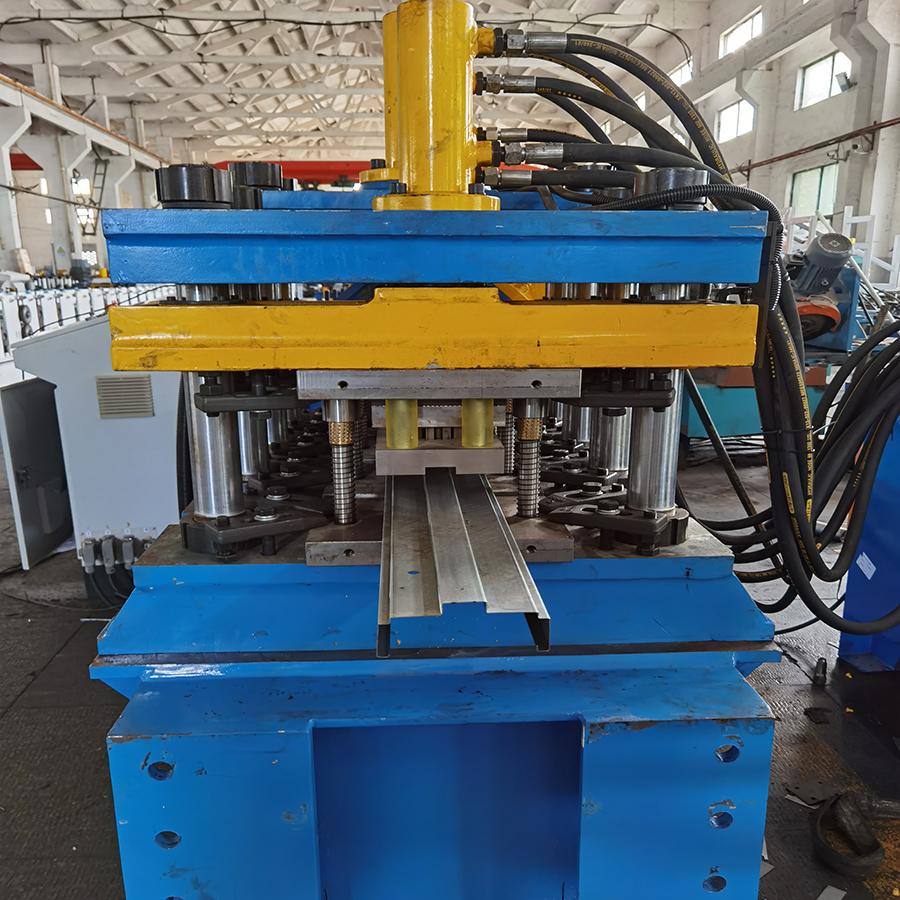 5000kg Mobile Guard Gutter Rolling Machine For Tile Forming