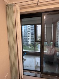 China Fiberglass Insect Mesh Net Fly Screen Mosquito Roller Screen Doors With Aluminium Alloy Frame on sale