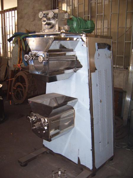 Cheap Double Chamber 100 Kg / Batch Wet Granulator Machine for sale