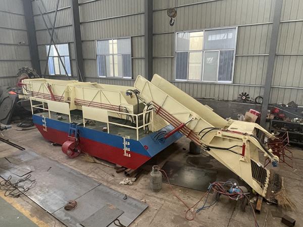 Cheap 12cbm Wheel Driven Aquatic Weed Removal Harvester 4-5km/H for sale