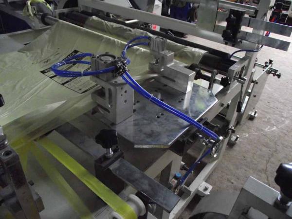 Cheap Ribbon Through continous rolled bag making machine for garbage bag for sale