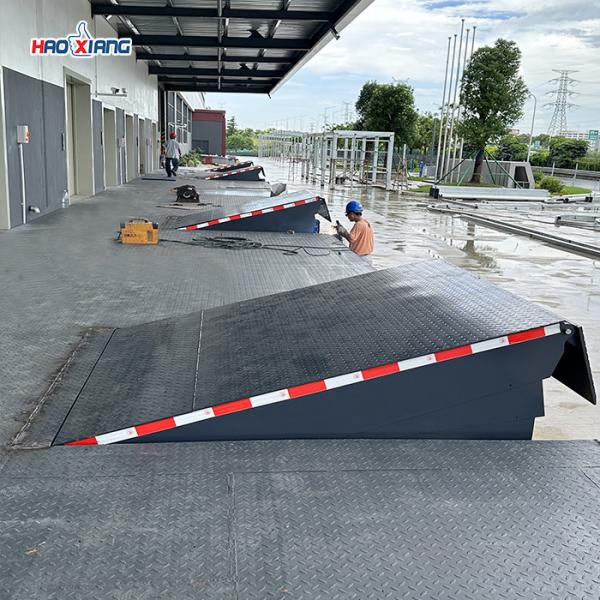 Cheap Factory 15T Truck Loading Dock Plates Warehouse Dock Leveler for sale