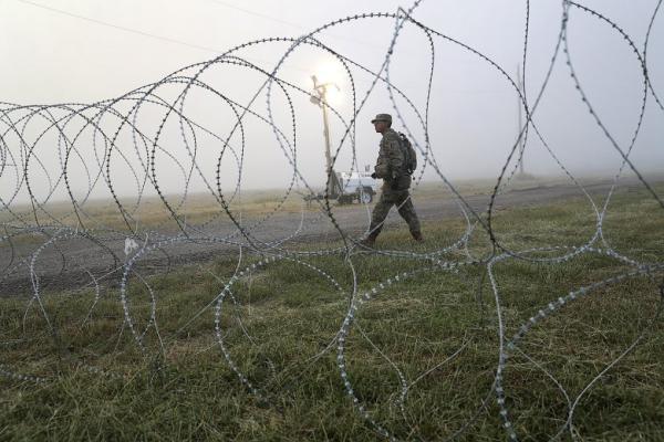 Cheap Roll Type Razor Barbed Wire Fence Fixed With Clips Single Or Cross Coil for sale