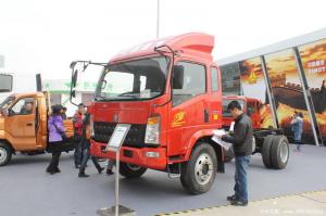 95 Km/H Max Speed Light Commercial Trucks 12 Tons Rated Load Strong Rear Axle Design