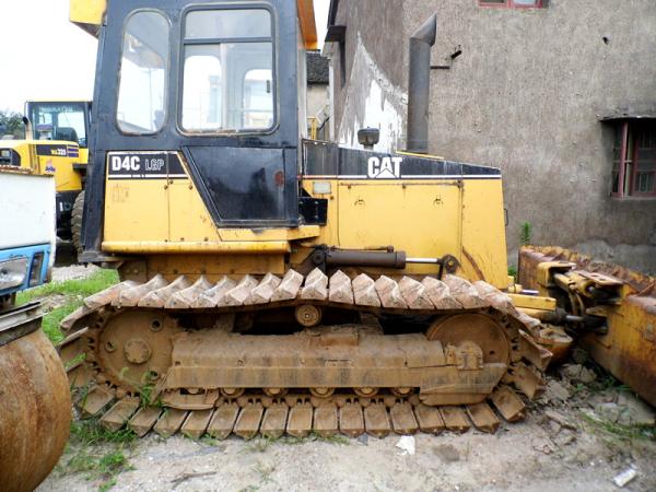 Cheap CAT 3046 Engine 88HP Second Hand Bulldozers D4C LGP 3 Forward / Reverse Gears for sale