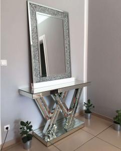 W shape Sparkly Crushed Diamond Mirored console table