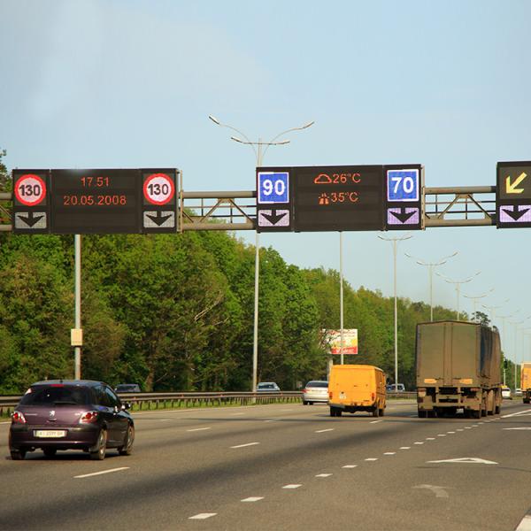 Cheap Custom P25 LED Traffic Variable Message Sign for Highway City Road for sale