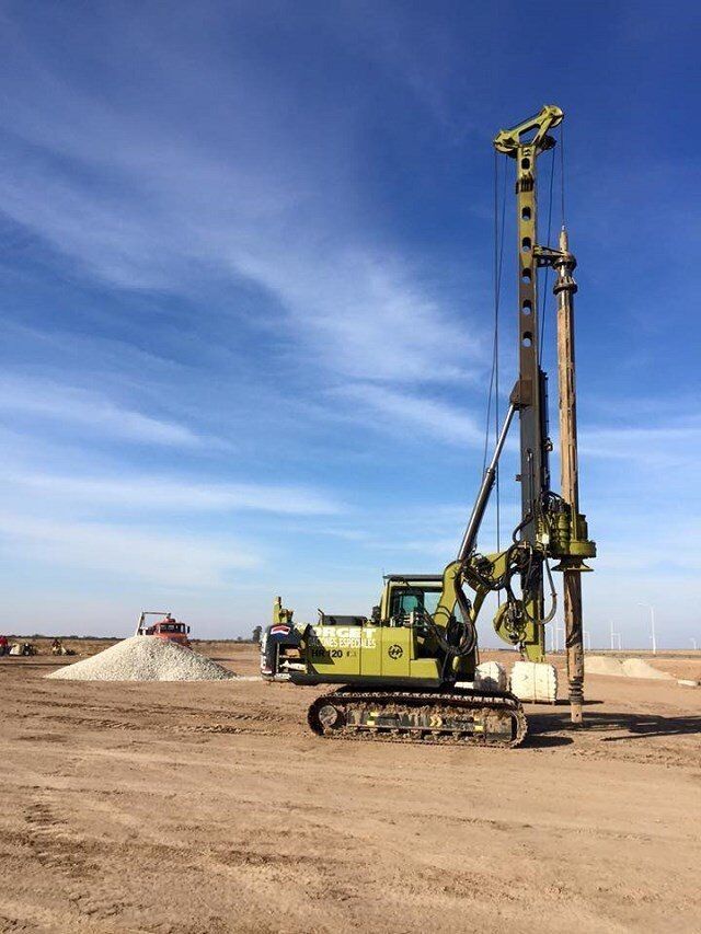 Building Construction KR80A Hydraulic Piling Rig Machine / Piling Driving Equipment Max. Drilling Diameter 28 M(4 Node )