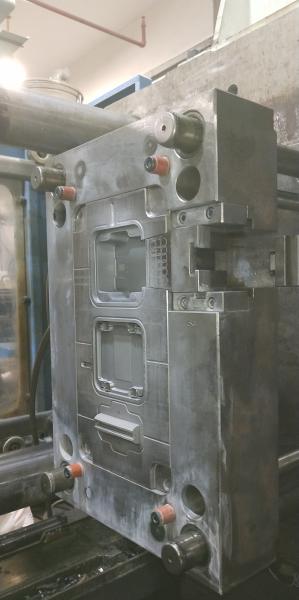 Cheap Pinpoint Gate 2K Injection Mould Prototype Complex 3D Injection Mold for sale