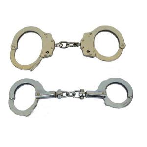 China Real Metal Irish Handcuffs Anti Riot Police Equipment For Criminals Prisoners Outlaws on sale