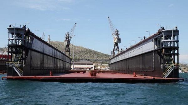 Cheap Customized Floating Dock Crane For Shipyard To Build Ship 10t - 80t for sale