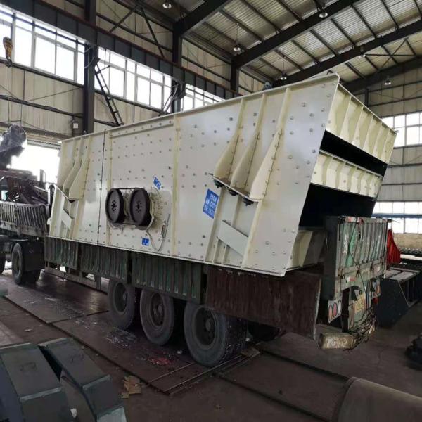 Cheap High Frequency 3.6m2 Vibrating Screening Machine For Ore Processing for sale