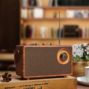 Convenient Portable Clock Radio with Built-In Speaker and AM / FM Function