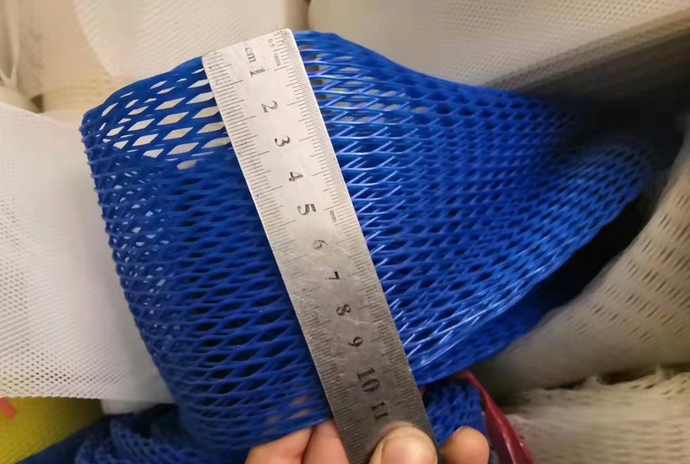 Extruded PE Protective Mesh Netting Soft Polyethylene For 5CM Diameter Object