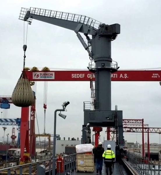 Cheap CE ISO 5t To 40t Marine Floating Boat Dock Crane With Kinds Of Bucket for sale