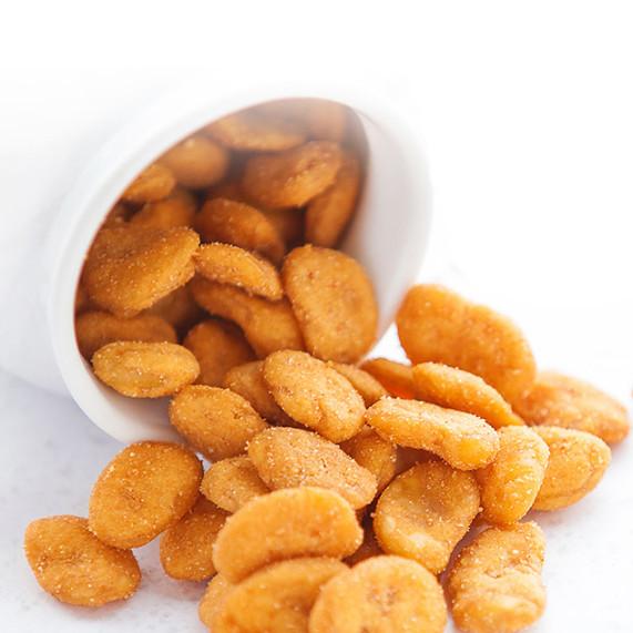 Cheap Customized Coated Crispy Broad Bean Chips Chili/Chilli/Spicy Flavor Fried Fave Beans Roasted Crunchy Snack for sale