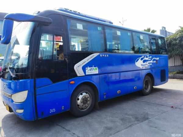 Cheap Used Bus XML6870 Passenger Bus 30seats Airbag Chassis Yuchai Engine for sale