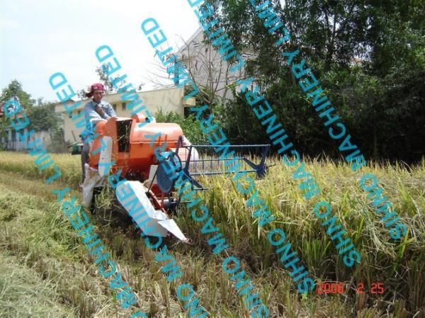 Cheap 4l-0.7 mini grain harvester, paddy combine harvester with Tyre wheel for sale