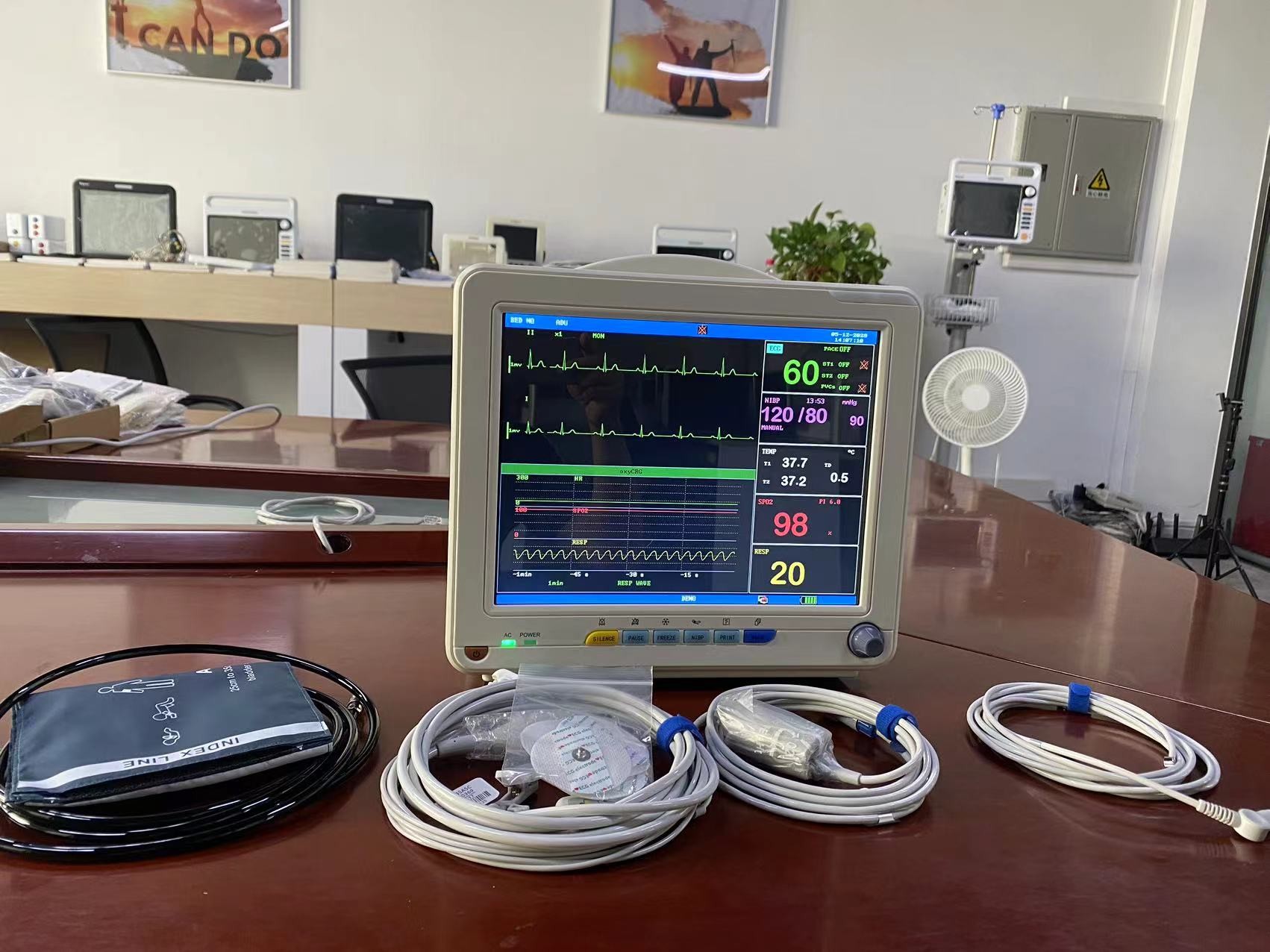 Portable Multi Parameter Patient Monitor With ECG SPO2 NIBP And Temp Measurement