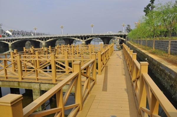 Cheap Solid Wood Composite Floor Eco-Friendly WPC Garden Decking Flooring for sale