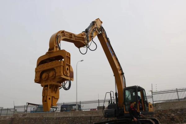 Cheap Yellow 42CrMo Sheet Pile Hammer 120 Ipm Sheet Piling Attachment For Excavator for sale