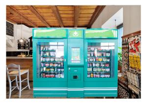 Best Custom Hi - Tech Remote Control System Pharmacy Vending Machine with Touch Screen and Coolant System wholesale