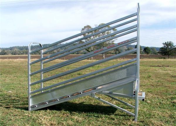 Cheap 3.6 Metre Adjustable Cattle Loading Ramp With Dual Pin Locking System for sale